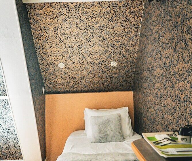 فندق Central Anzac