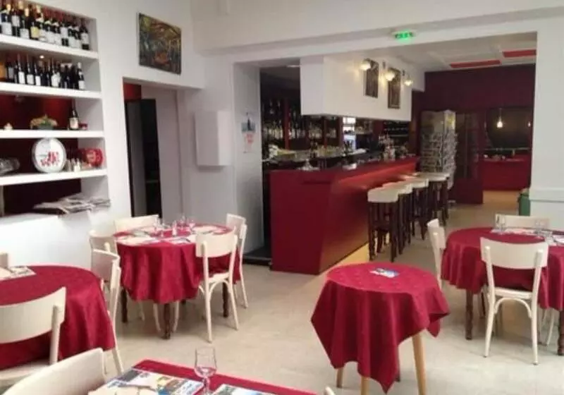 ホテル Hôtel Restaurant Les Oceanides