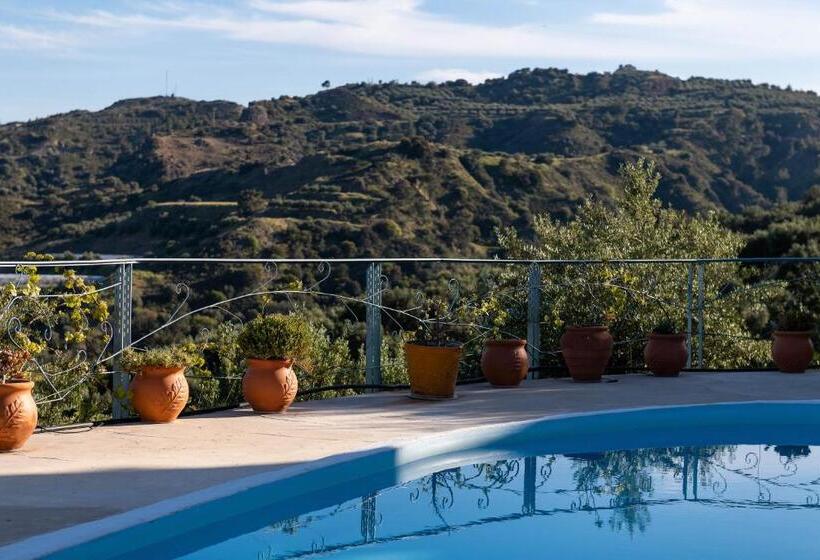 Sarakinas Residences