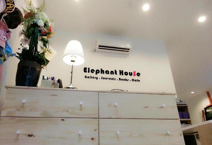 בית מלון כפרי Elephant House Boutique