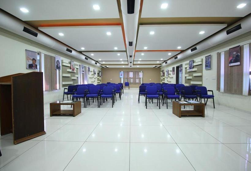 Fotos del hotel Oyo 5054 Sunnstep Club:  23