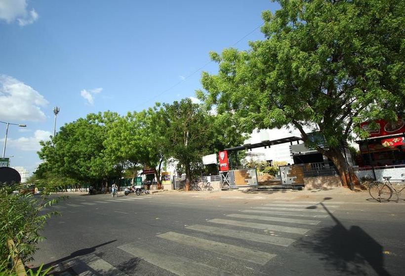 Fotos del hotel Oyo 5054 Sunnstep Club:  3