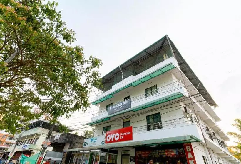 ホテル Oyo 8273 Diamond Inn