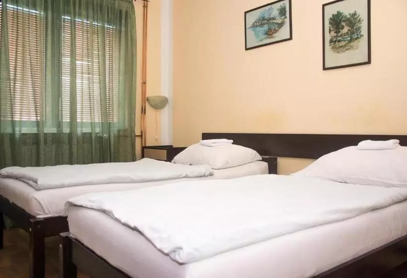 Motel Aura