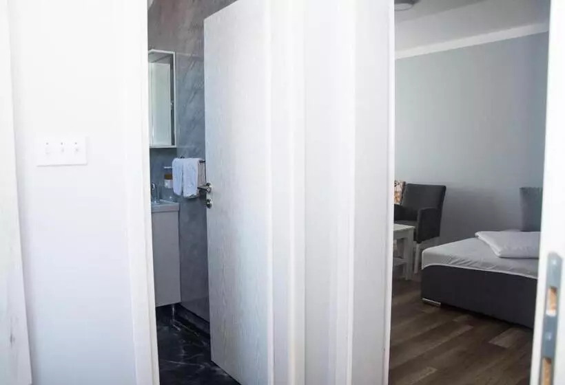 Motel Aura