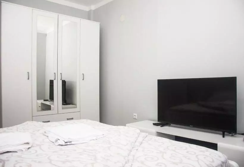 Motel Aura