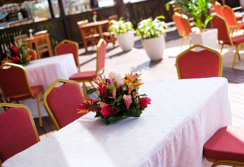 Ramada Suites By Wyndham Wailoaloa Beach Fiji