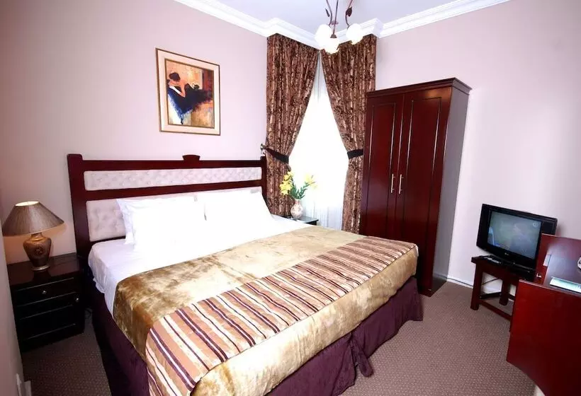 Al Bustan Tower Hotel Suites