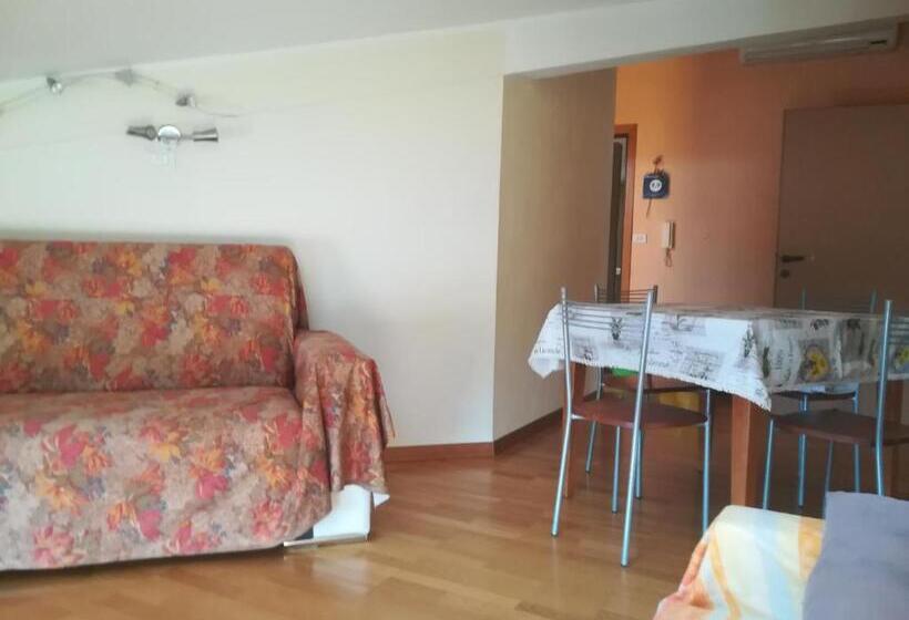 تختخواب و صبحانه Mansarda Raggio Di Sole