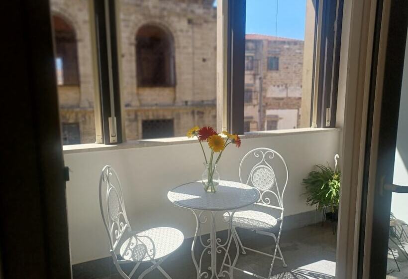 تختخواب و صبحانه Cassaro261