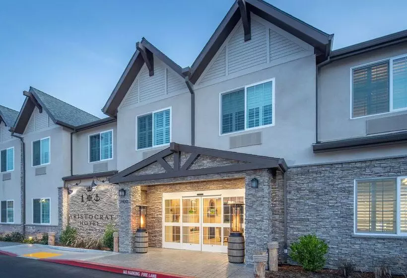 Aristocrat Hotel, Bw Signature Collection