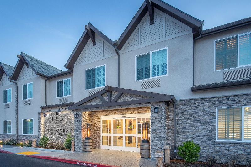 Aristocrat Hotel, Bw Signature Collection