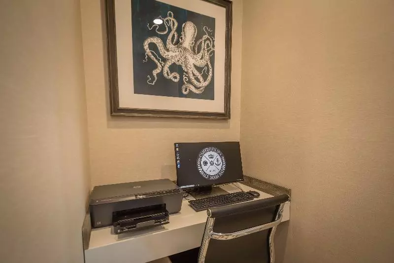 Aristocrat Hotel, Bw Signature Collection