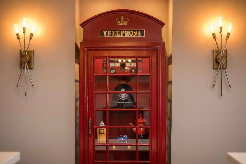 Aristocrat Hotel, Bw Signature Collection