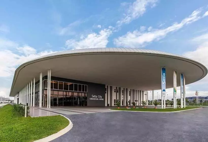 Hotelli De Houz   Trefoil Setia Alam Home Stay