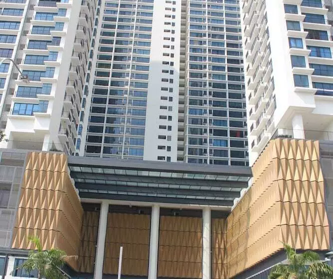 Hotelli De Houz   Trefoil Setia Alam Home Stay