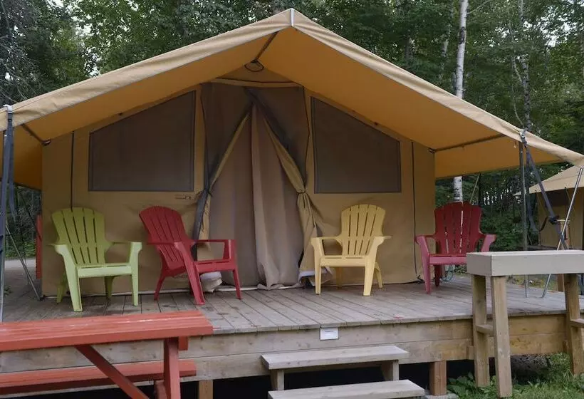 Hotelli Les Prets A Camper Du Camping Tadoussac