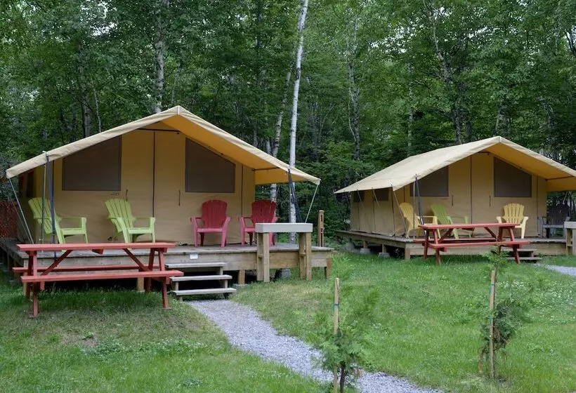 Hotelli Les Prets A Camper Du Camping Tadoussac