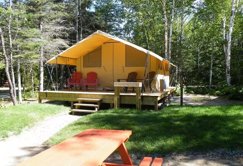 Hotelli Les Prets A Camper Du Camping Tadoussac
