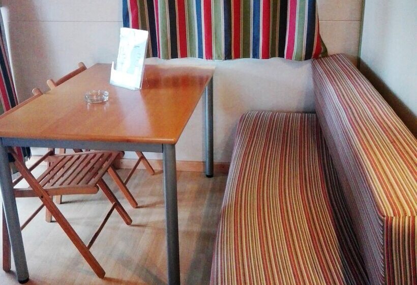 فندق Parque De Campismo Orbitur Valado