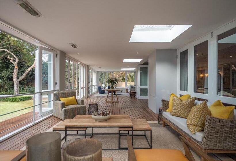 Atholplace Hotel & Villa