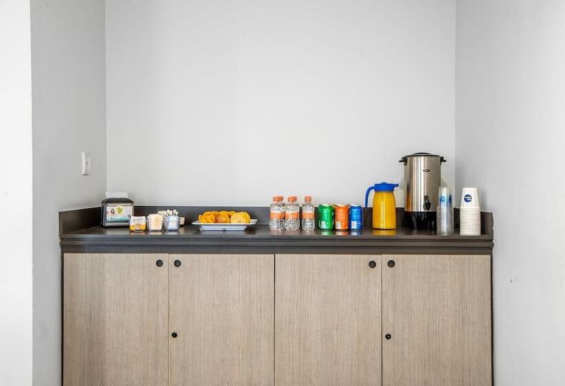 فندق City Express Junior By Marriott San Luis Potosi Zona Industrial