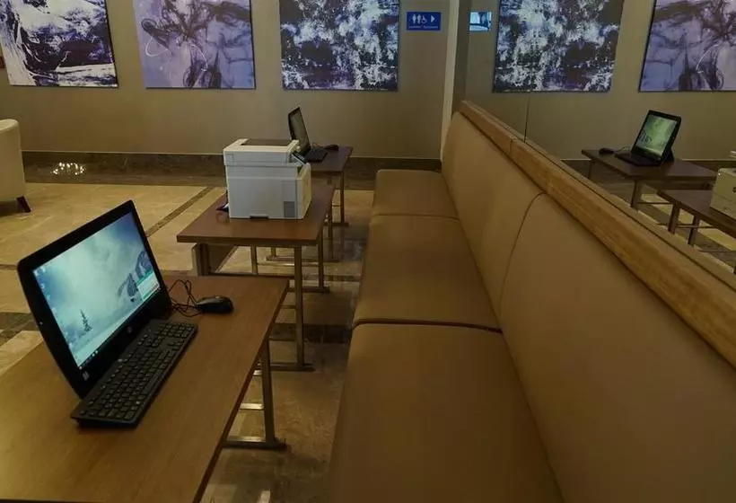 ホテル Tryp By Wyndham Istanbul Basin Ekspres