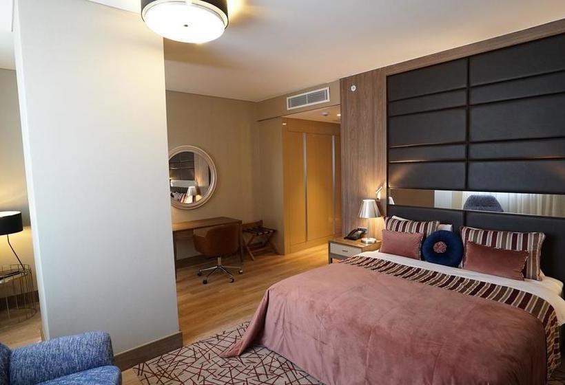 ホテル Tryp By Wyndham Istanbul Basin Ekspres