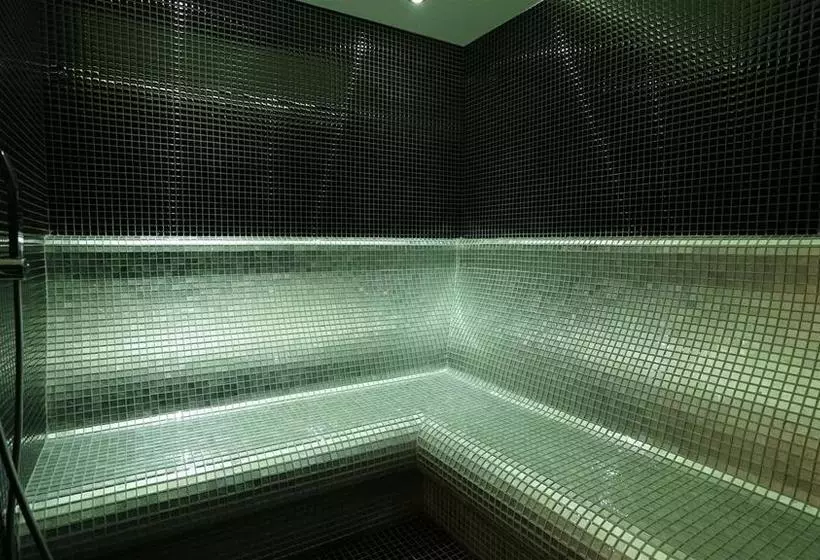 ホテル Tryp By Wyndham Istanbul Basin Ekspres