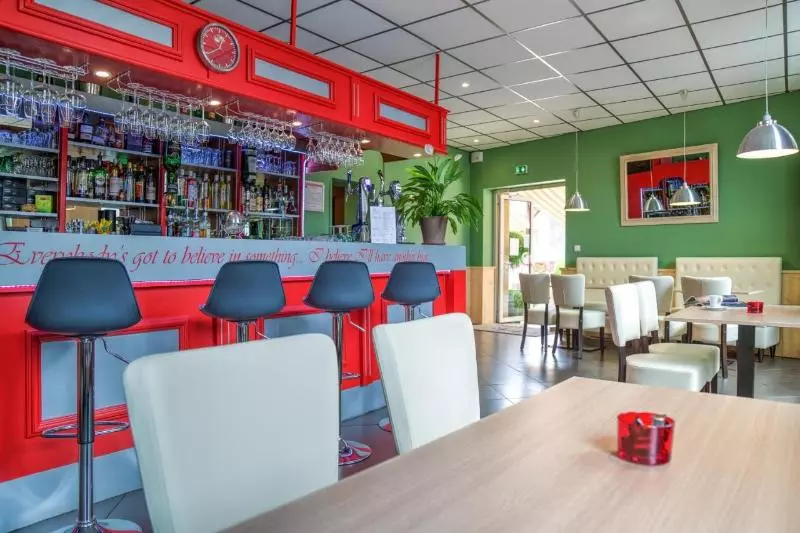 Hotelli Hôtel Restaurant Du Commerce