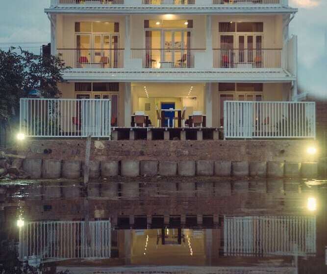 Hotel Hush Lagoon 30