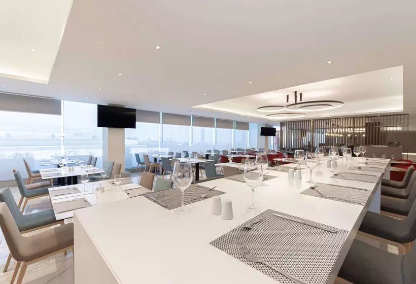 ホテル NH Monterrey La Fe