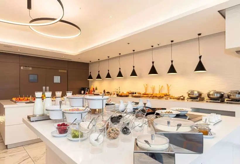 ホテル NH Monterrey La Fe