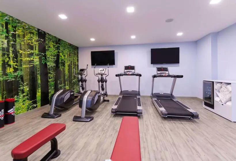 ホテル NH Monterrey La Fe