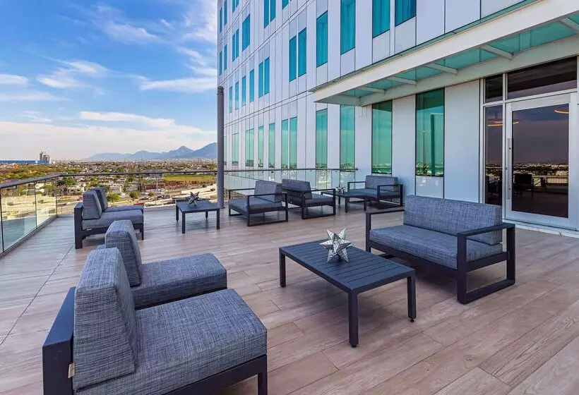 ホテル NH Monterrey La Fe