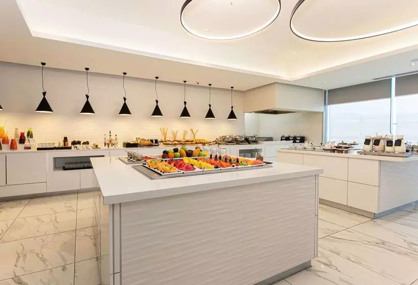 ホテル NH Monterrey La Fe