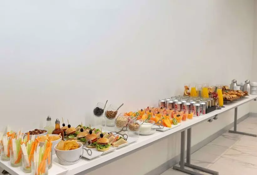 ホテル NH Monterrey La Fe