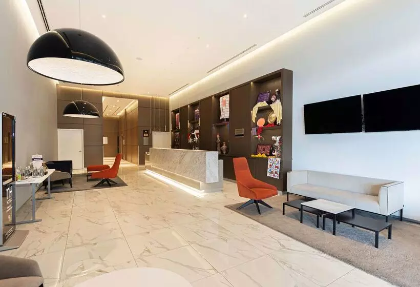 ホテル NH Monterrey La Fe