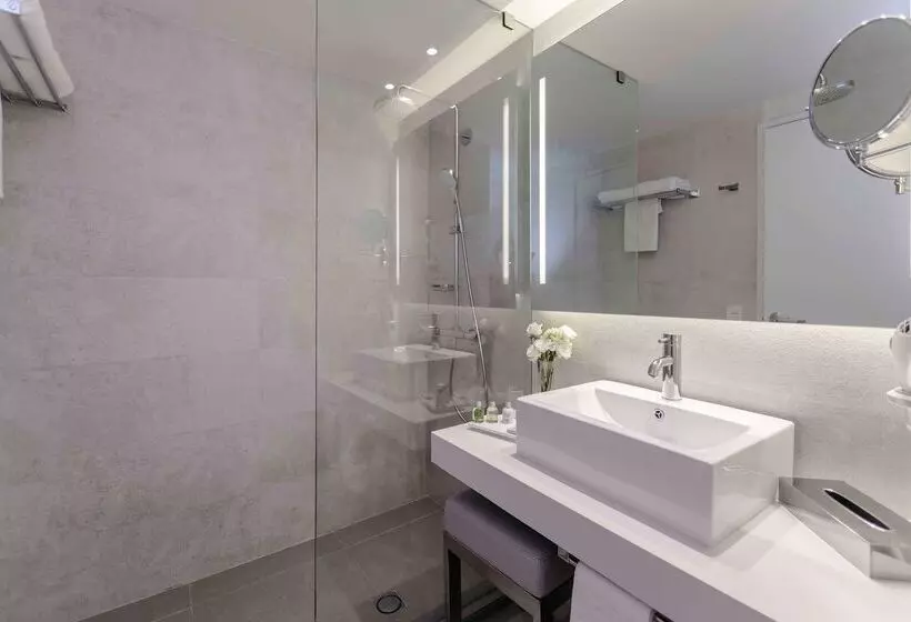 ホテル NH Monterrey La Fe