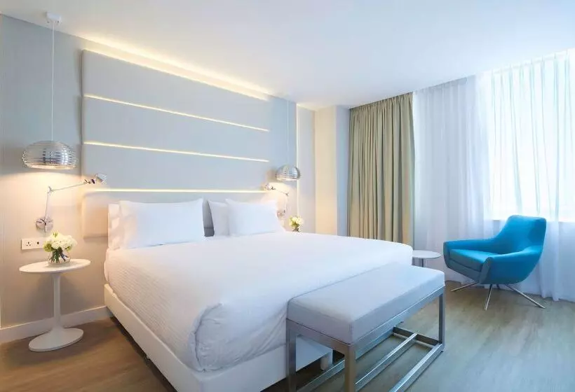 ホテル NH Monterrey La Fe