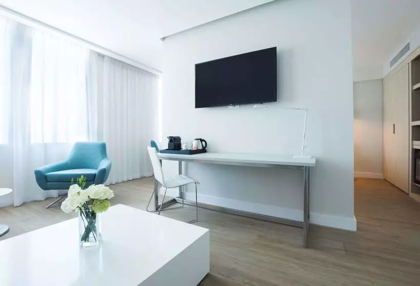 ホテル NH Monterrey La Fe