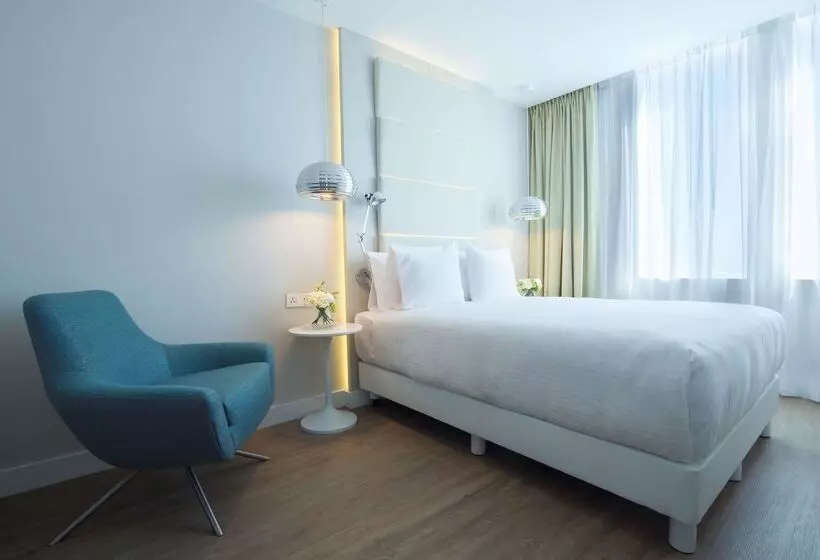 ホテル NH Monterrey La Fe