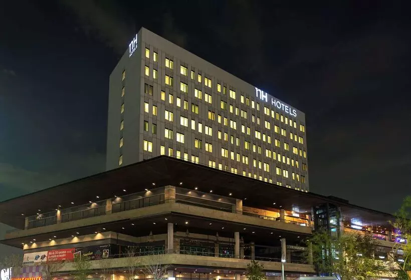 ホテル NH Monterrey La Fe