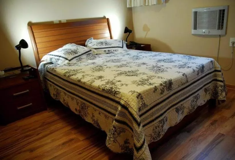 Hotelli Niteroi Plaza