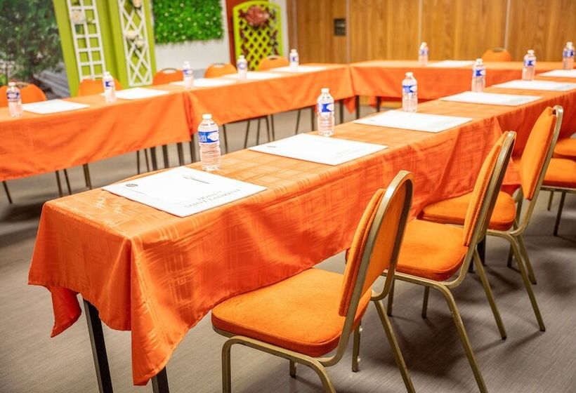 Отель Saint Laurent