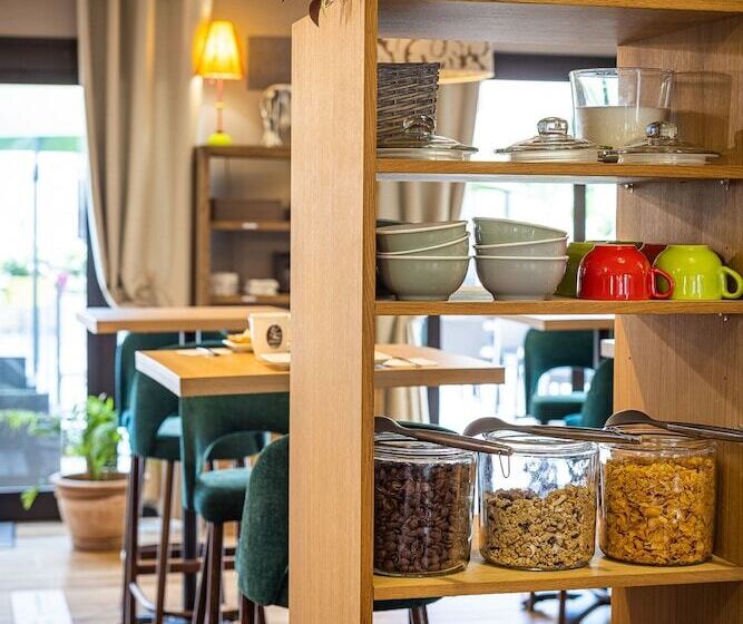 Отель Saint Laurent