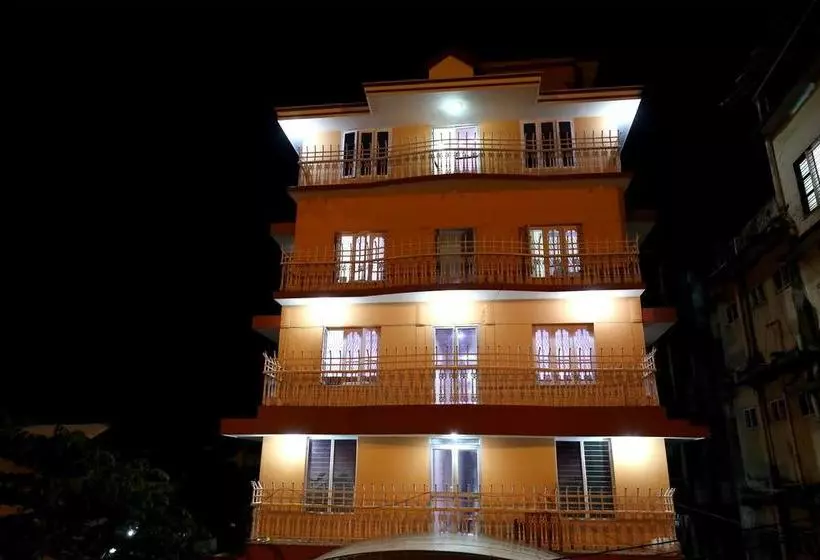 Oyo 9833 Hotel Vbee Plaza