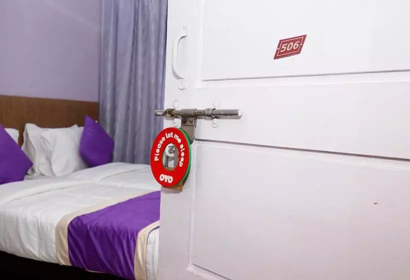 Oyo 9833 Hotel Vbee Plaza