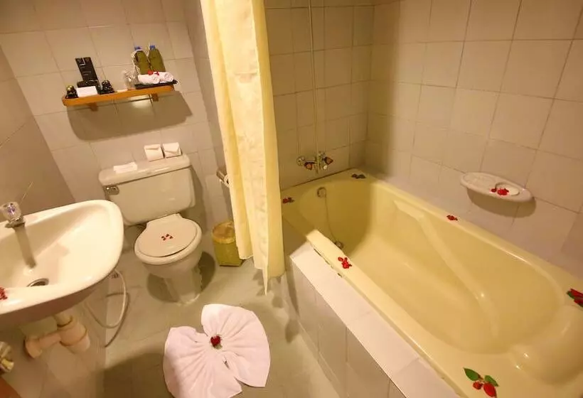 Paramount Inle Resort