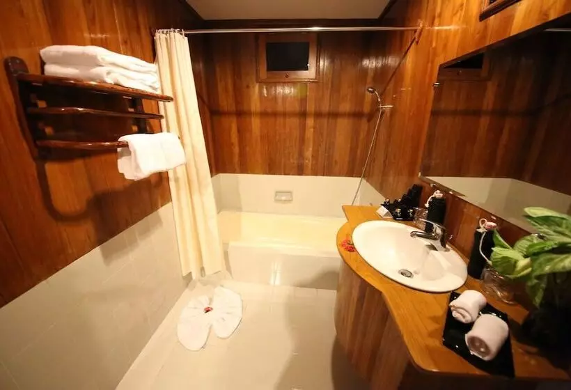Paramount Inle Resort